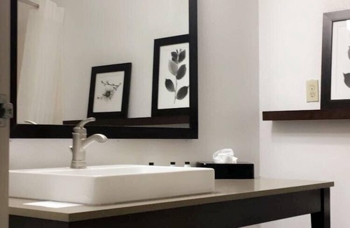 Southport Hotel | Comfortable Stay at Country Inn & Suites, Indianapolis South