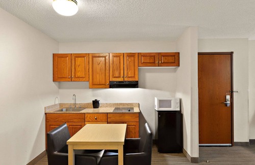 Jonesborough Hotel | Relaxing Retreat at Country Inn & Suites, Jonesborough TN
