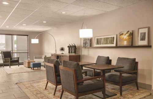 Gypsum Hotel | Relax at Country Inn & Suites with Pool and Family Fun
