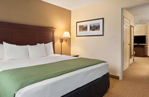 Stevens Point Hotel | Discover Country Inn & Suites: Family-Friendly Getaway