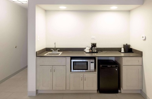 Tinley Park Hotel | Comfortable Stay at Country Inn & Suites, Tinley Park