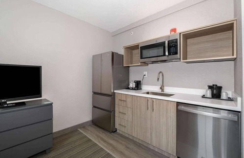 Port Canaveral Hotel | Experience Oceanfront Comfort at Country Inn & Suites