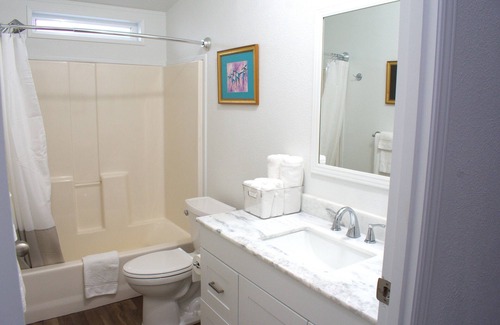 Cunningham House | Country Living: Quick Access to Moses Lake and Warden
