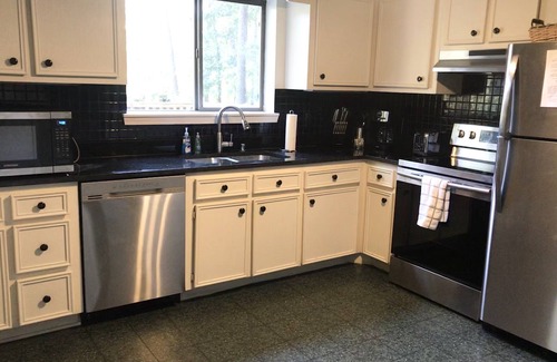 Ferndale House | Idyllic Lakeview Retreat: Guest Rated 9.6/10