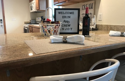 Racine House | Country Living Retreat: Guest Rated 9.8, Self Check-In