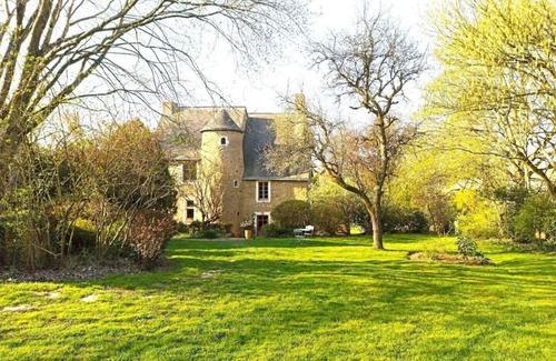 Saint-Brice House | Country Manor. 50 min. West from Le Mans track. Sleeping 12-18. Pool & tennis.