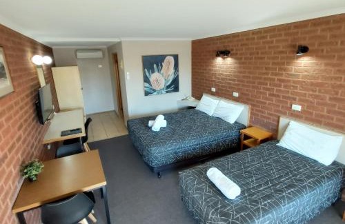 Forbes Hotel | Comfortable Stay at Country Mile Motor Inn - 4 Star Quality