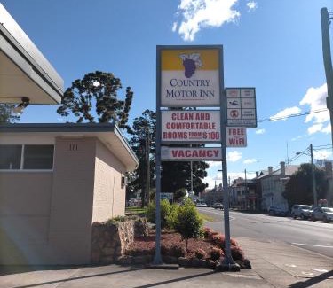 Singleton Hotel | Inviting Country Motor Inn with Pool & Family-Friendly Dining