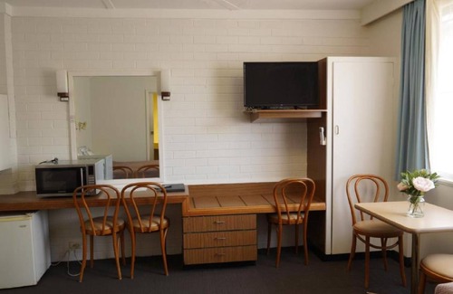 Singleton Hotel | Cozy Country Motor Inn Singleton with Pool & Breakfast