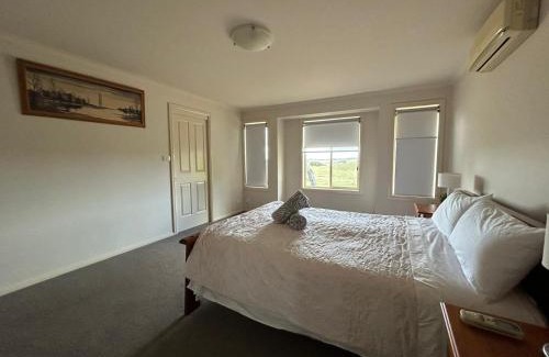 Springrange House | Escape to Country Paradise Estate - Pet Friendly Retreat