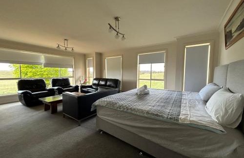 Springrange House | Escape to Country Paradise Estate - Pet Friendly Retreat