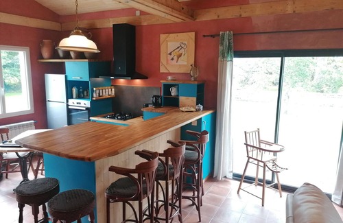 Nuille-sur-Vicoin Cottage | Discover Gite Nuillé-sur-Vicoin: 3 Bedrooms, Lake View