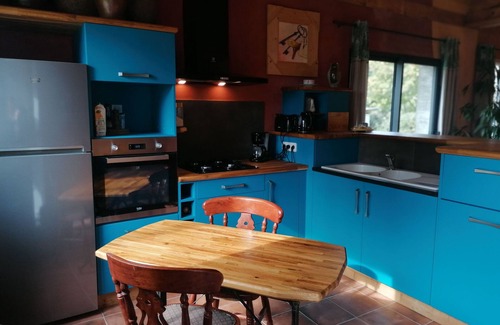 Nuille-sur-Vicoin Cottage | Discover Gite Nuillé-sur-Vicoin: 3 Bedrooms, Lake View