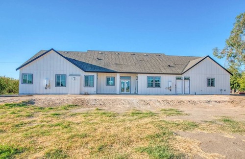 Madera House | Scenic Central California Retreat Near Sequoia & Yosemite