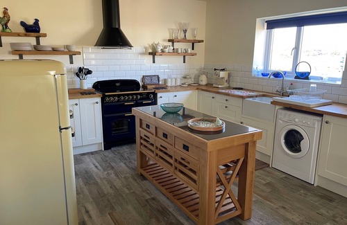 Caergeiliog Apartment | Inviting Country Retreat with Breakfast and Kitchen Amenities