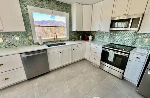 Massies Mill House | Scenic Country Retreat with Mountain Views and River Access