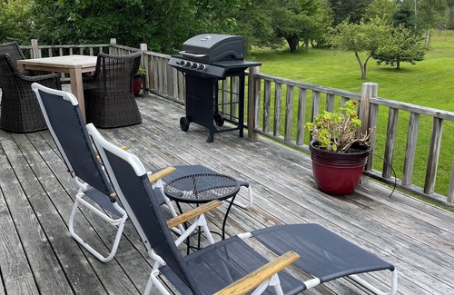 Eastport Apartment | Picturesque Country Retreat with Ocean and Island Views