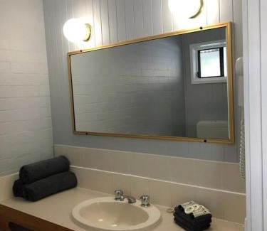 West Wyalong Hotel | Comfortable Stay at Country Roads Motor Inn with Pool Access