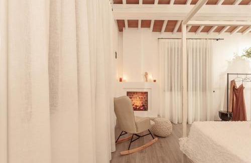 Sant'Andrea in Besanigo House | Inviting Oceanfront Rooms & Suite at La Quercia