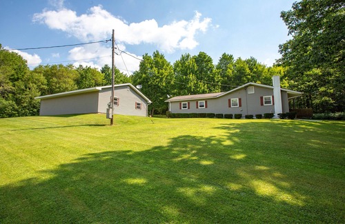 Town of Reading House | Tranquil Country Retreat with Spa and Family Amenities