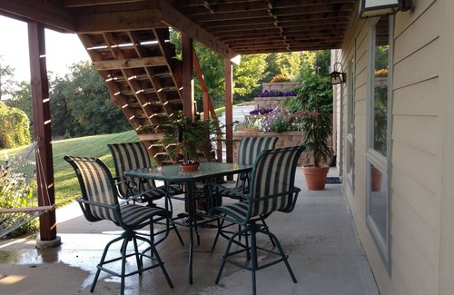Decorah Condo | Peaceful Retreat Near Luther College and Decorah Attractions