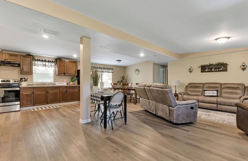 Arcadia House | Inviting Country Retreat with Pool and Gourmet Breakfast