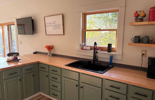 Saint Marys  Saint Joseph County House | Country setting. Pool house just 10 minutes from ND campus and SBN airport.