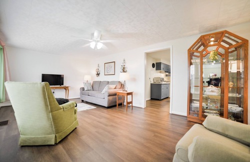 Jackson House | Scenic Country Retreat with Garage Parking & Fast Wifi