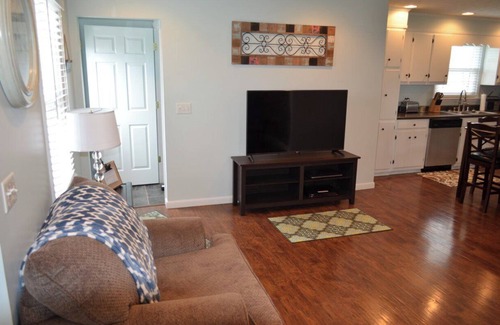 Etoile House | Tranquil Retreat with Deck, Game Room & Fire Pit
