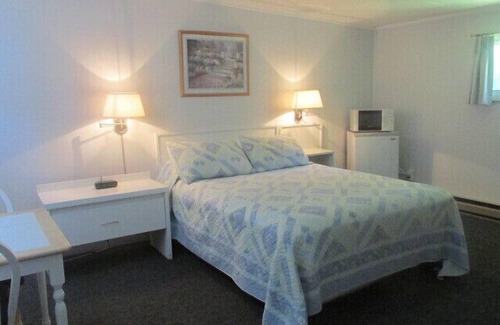 Littleton Hotel | Inviting Country Squire Motel with Kitchen & Breakfast Options
