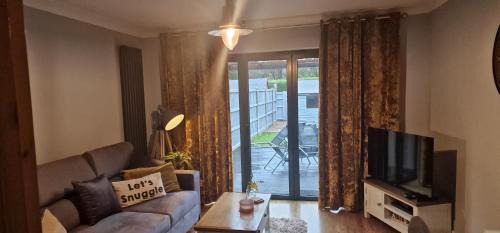 Norwich Apartment | Cozy 2-Bedroom Retreat with Parking & Top Guest Rating