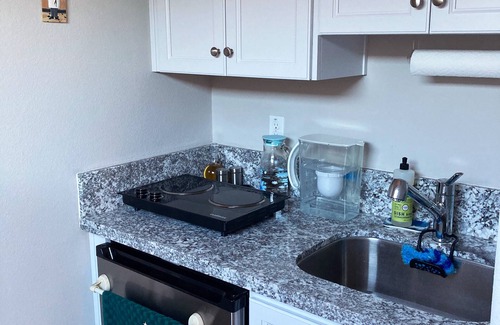 Roseville Apartment | Inviting Country-Style Modern Living Suite with Kitchen