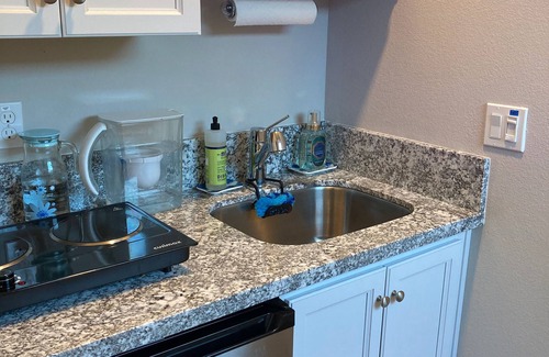 Roseville Apartment | Inviting Country-Style Modern Living Suite with Kitchen