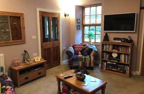Newcastle Emlyn Bed & Breakfast | Country Vegetarian B & B with pool, hot tub, sauna (2 bedroom)
