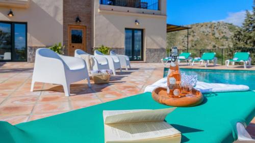 Cartama House | Relaxing Retreat at Countryhouse Bradomín Cártama