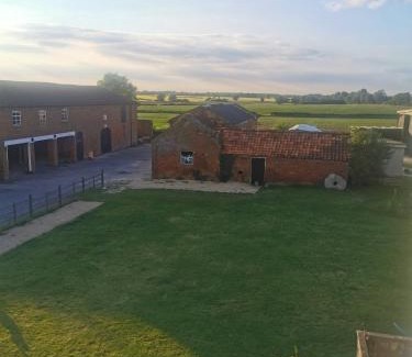 Market Rasen Apartment | Cozy Courtyard Disco Dome Lincoln with BBQ and Firepit