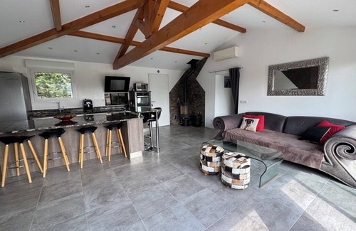 Le Puyricard Villa | Countryside, 20 minutes from the sea! Villa, swimming pool, pétanque court, summer kitchen.