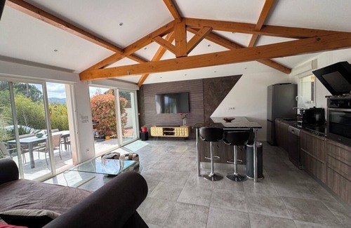Le Puyricard Villa | Countryside, 20 minutes from the sea! Villa, swimming pool, pétanque court, summer kitchen.