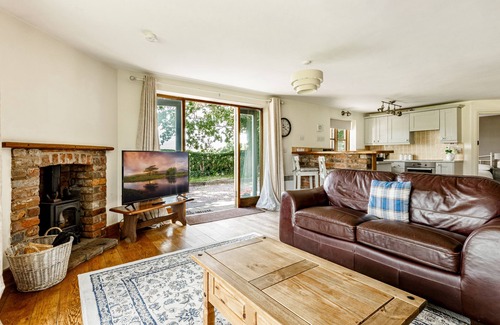 Cymau Cottage | Inviting Countryside Coach House Near Chester – Child Friendly