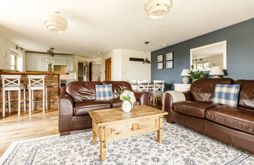 Cymau Cottage | Inviting Countryside Coach House Near Chester – Child Friendly