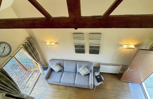 Selby Cottage | Rustic Countryside Cottage with Pool and Breakfast