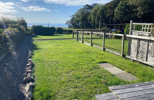 Anstruther Cottage | Charming Countryside Cottage in Crail with Breakfast Included