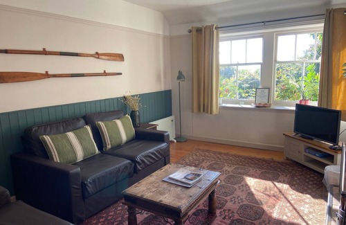 Anstruther Cottage | Charming Countryside Cottage in Crail with Breakfast Included