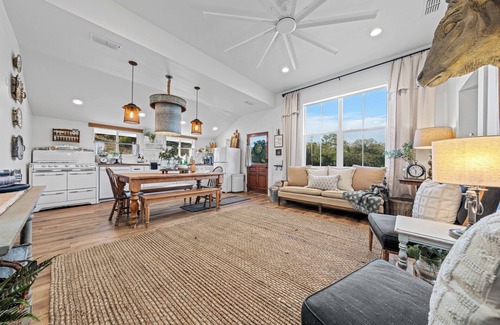 Newcastle House | Charming Countryside Cottage - Guest Rated 10/10, Family-Friendly