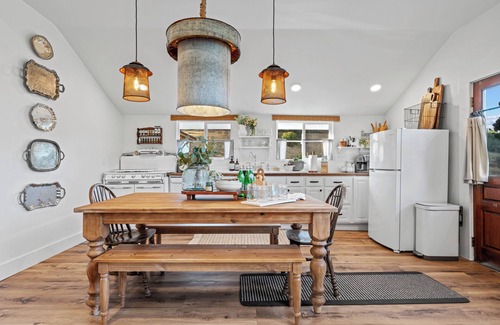 Newcastle House | Charming Countryside Cottage - Guest Rated 10/10, Family-Friendly