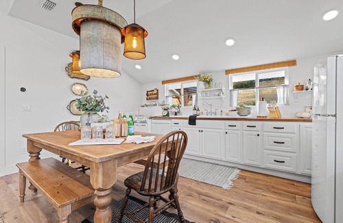 Newcastle House | Charming Countryside Cottage - Guest Rated 10/10, Family-Friendly