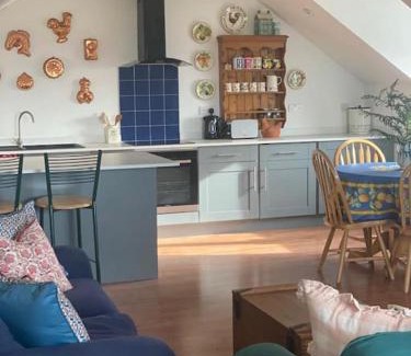 Lifton House | Idyllic Cottage Retreat with Hot Tub & Private Garden