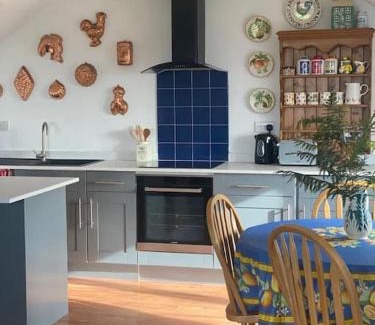 Lifton House | Idyllic Cottage Retreat with Hot Tub & Private Garden