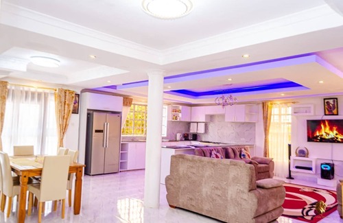 Nyeri Villa | Family-Friendly Villa at Mt. Kenya with Hot Tub Amenities