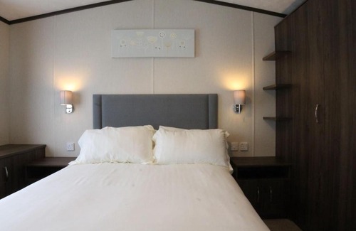 Stourmouth Ski Chalet | Pet-Friendly Countryside Holiday Park by the River Near Canterbury